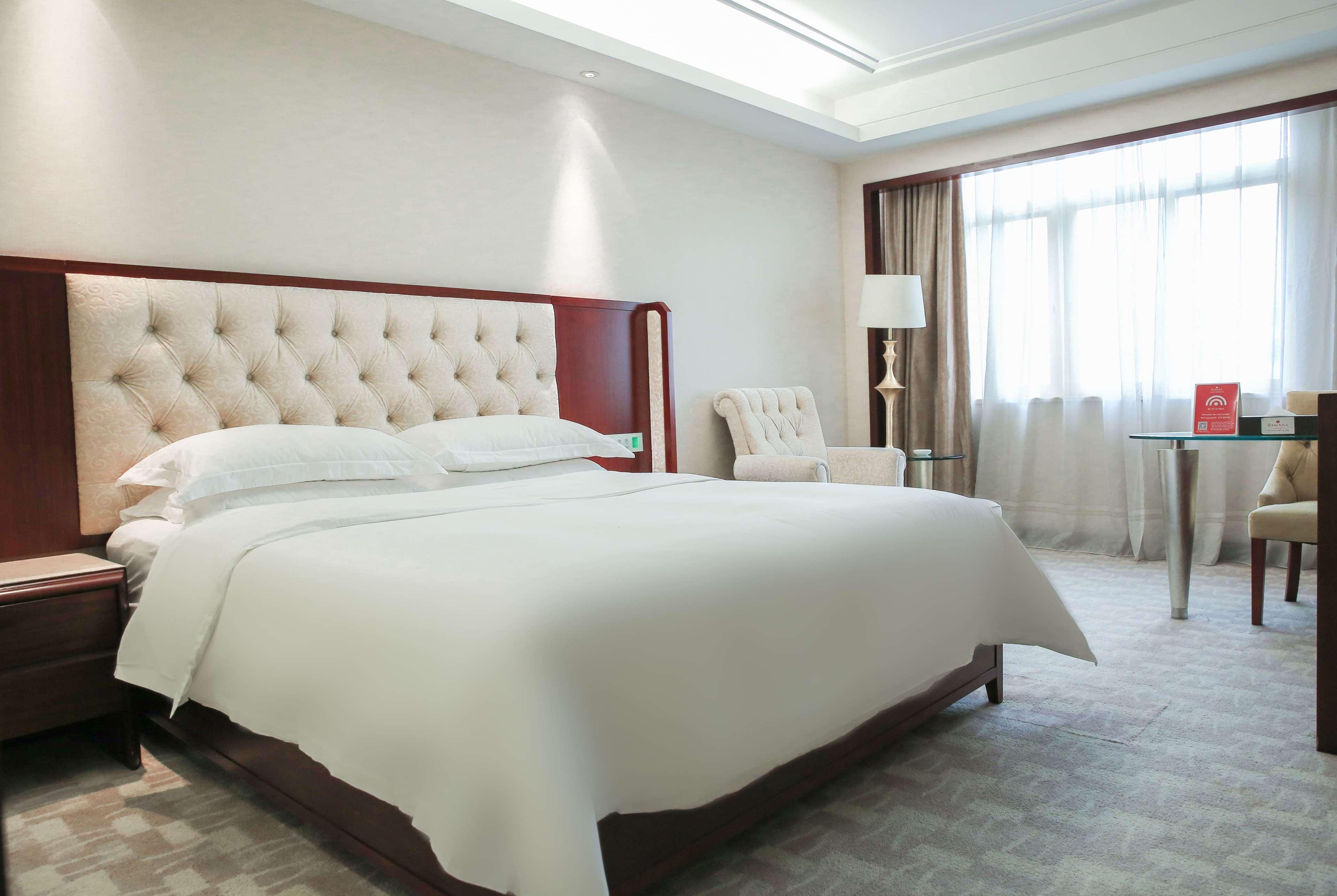 Hotel Ramada Shenzhen Baoan Esterno foto