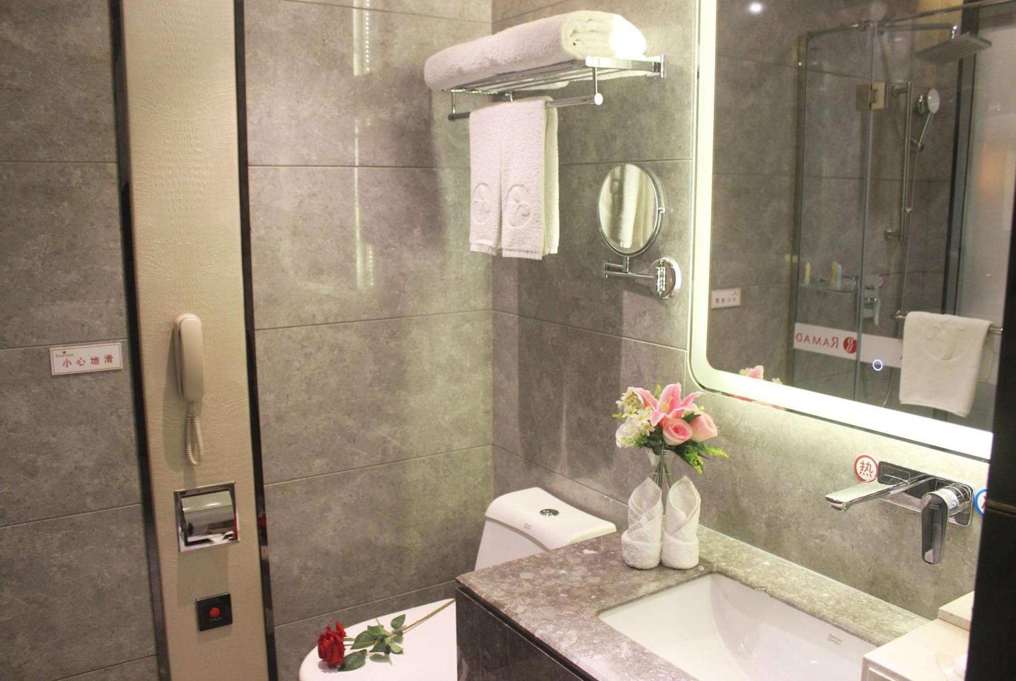 Hotel Ramada Shenzhen Baoan Esterno foto