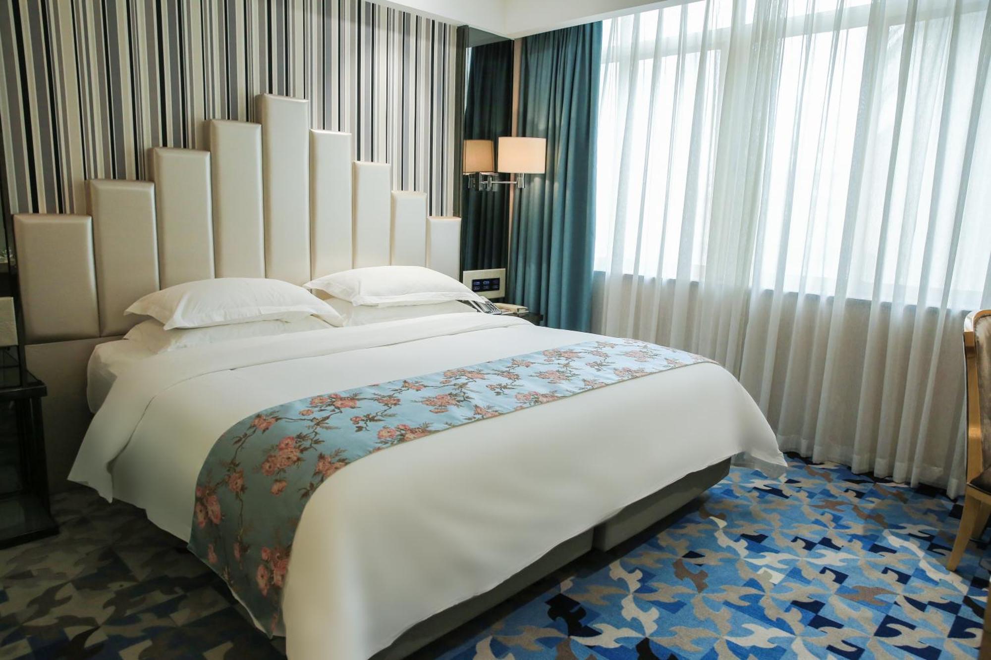 Hotel Ramada Shenzhen Baoan Esterno foto